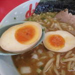 山岡家 - オプションの味玉