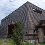 インセンス - 海側にこの建物が見えたら入りましょうね。