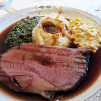 ロウリーズ・ザ・プライムリブ 大阪 - カリフォルニアカット4,800円。焼き加減もリクエスト出来るみたいですが、私はオススメのミディアムレアで。
                
