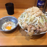 ラーメン二郎 八王子野猿街道店 ２ - 小ラーメン野菜マシ、ニンニク普通、アブラカタマリ
                                刻みタマネギを追加しました