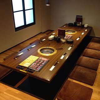 在寧靜的氛圍中，享受舒適的掘りごたつ座位◎提供個室