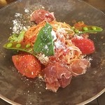 グラティア - フレッシュトマトとパルマ産生ハムの冷製パスタ