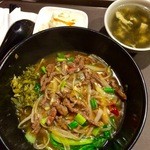斤園 - 中国東北料理としても有名な牛肉麺のセット（110元=440円）