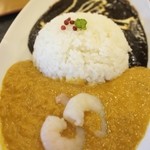 Ishibashi - カレーフェア
                      ポークカレー、グリーンカレー、マサラカレー、黒カレーから2種類選べますv(｡･ω･｡)ｨｪｨ♪
                      黒カレーお薦めです！