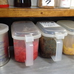 栗ちゃん - 卓上トッピング。辛子高菜はラーメンに入れてはいけません。( ^^: