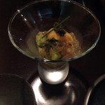 陸奥湾ウニと蒸鮑　青彩と順才のジュレ寄せ