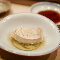 銀座 鮨 かねさか 本店 - 白甘鯛をお出汁で炊いて
