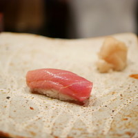 銀座 鮨 かねさか 本店 - 能登のマグロの中トロ