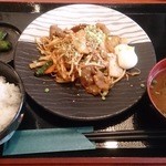 海鮮個室居酒屋 とらや - 豚キムチ定食（780円）