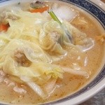 Rairai Ken - 五目ワンタンメン　850円ワンタンで具材が隠れていますが、結構、野菜が入っています。ごま油の香る塩味の五目ラーメンになります。