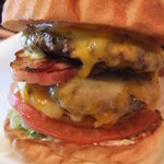 エー アンド ジーダイナー - チーズバーガー with パティ＆ベーコン(厚切り)