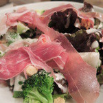 bistro D - 生ハムサラダ
      いつも生ハムがたっぷりで嬉しい～
      