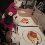 bistro D - デザートもしっかりいただくボキら。毎回、お腹いっぱい食べて大満足です。
      コスパの高い、おすすめのお店だよ～！！