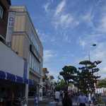 鎌倉ウッドベリーズプラス - しばし観光客の気分で鶴岡八幡宮の参道を進みます。