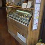 鎌倉ウッドベリーズプラス - お店のあるスペースには、入口側にはフローズンヨーグルトのコーナー