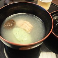 赤坂 浅田 - お椀（蓮根汁、イサキ唐揚げ、田中唐辛子）