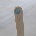 鎌倉ウッドベリーズプラス - アイスバーには鎌倉市にお店がある事を示す鎌のロゴが印象的です。