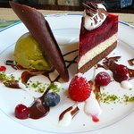 【シュバルツバルダーキルシュトルテ ピスタチオのアイスクリーム添え…820円】★2010/5