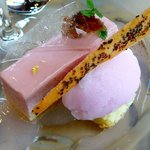 シュバルツバルト - 桜のシャーベットに桜色苺ケーキ♪2010/5