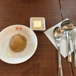 ボンディ - 神保町のボンディと違いジャガイモは、一個