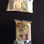 明月堂 - 料理写真:バラ売りの「博多通りもん」97円、「西中洲貴賓館ろまんす  あずき巻」108円