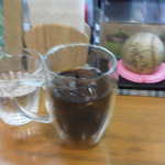 すぱろー - アイスコーヒーと高田繁さんのサインポール（感激でブレ気味）
