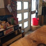 やさい食堂 堀江座 - 1Fは、テーブル一つ、そこに座って、入り口側を撮りました