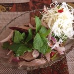 タイ料理ぺっぽい - ヤム・タッ・ワーン（レバーのサラダ）