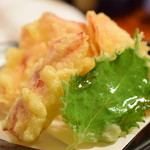 楽座 - お塩で頂きます。剣先イカの天ぷら・・・柔らかくて美味しい天ぷら。