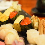 楽座 - 軍艦巻き・・・定番のウニといくらです。