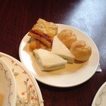 ダイニング - サンドイッチ ピザ シュークリーム