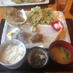 しらすや - 2015年7月：しらすづくし定食(\1700+税)…メロンとご飯、漬物以外は全てシラス入り