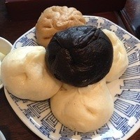 青菜 丸の内ブリックスクエア店 - しみまん。中身は違うという人もいれば、同じ味という人もあり。
