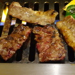 焼肉ウエスト - 料理写真:カルビ、ハラミ。