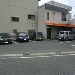 名岐屋 - 通りから見て裏手に駐車場が有ります