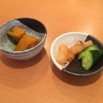 はせ川 - 限定極上ロースかつの小鉢とお新香