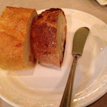 サンク・オ・ピエ - ２種類のパンはバターで