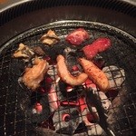 味来館 - 炭火でじっくり焼きます