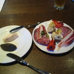 コリス - サービスプレートとバター