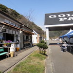 Sadonishimikawagorudopakutokusanhinhambaikumiaifujimbu - お店はゴールドパークの一角にあります