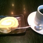 ヒラボクカフェ - だだちゃ豆ロールケーキセット(540円)
