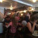 Cafe Orlin - 店内の席はすごい混雑しています。