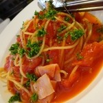 RAMO - ベーコンとトマトソースのパスタ♪ソースがふんだんに絡んでお贅沢