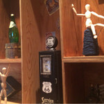 ハンズカフェ - おもちゃ箱みたいな店内ディスプレイ