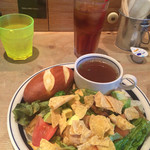 ハンズカフェ - サラダプレートとドリンク