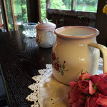 櫻山 - 店内…imane(イマン)製の食器がディスプレーされています