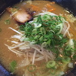 結 - 味噌ラーメン。お野菜たっぷりでなかなか良い見え方です。