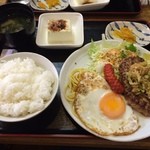 パセリ屋 - 和風ハンバーグに目玉焼き定食