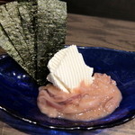 海男 - クリームチーズ塩辛　（海苔付きです）