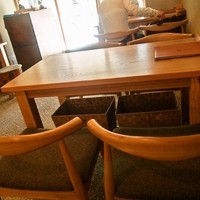自家製粉石臼挽きうどん 青空blue 本店 - 4人掛けテーブル席